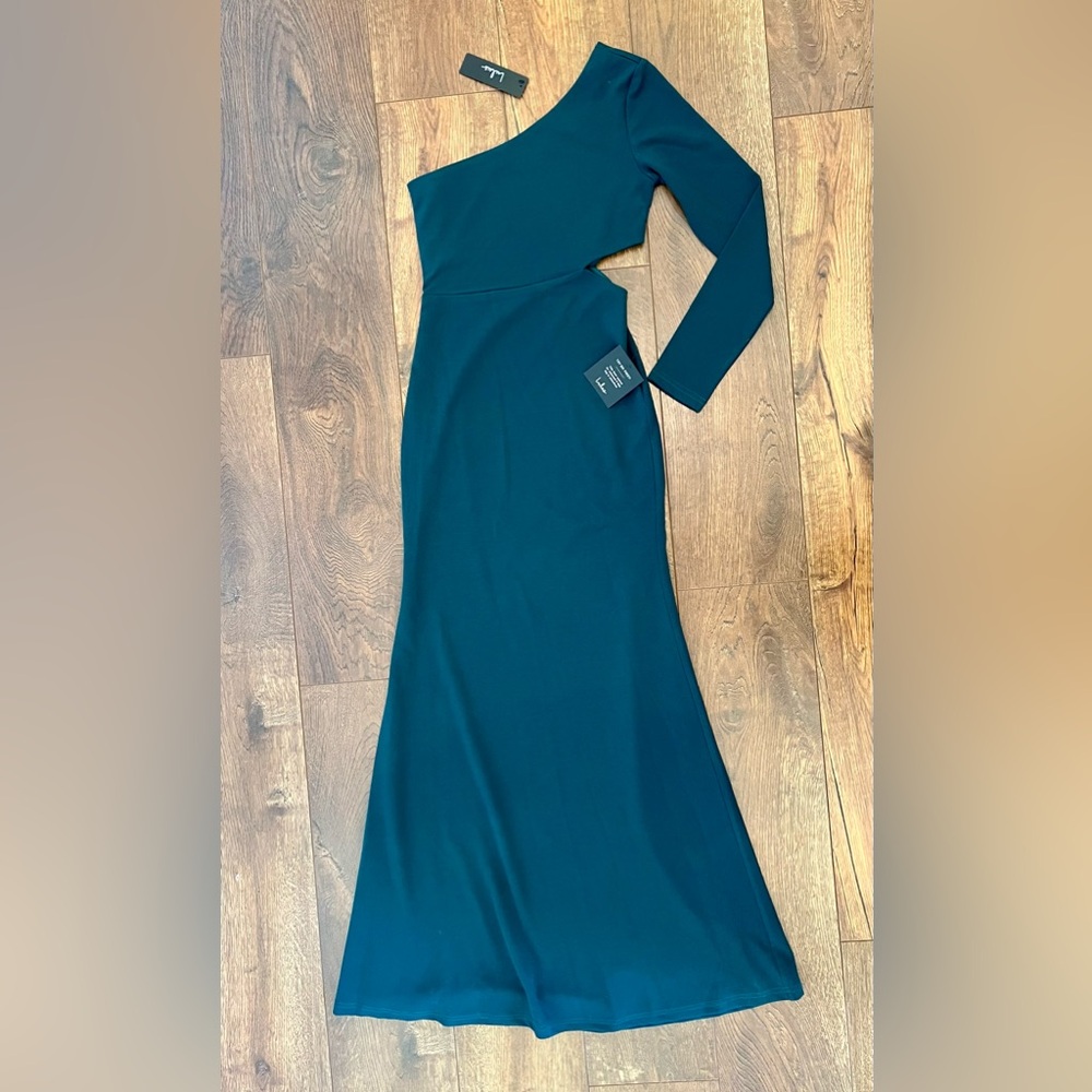 BRAND NEW Women’s Formal Lulus dress off the shoulder
